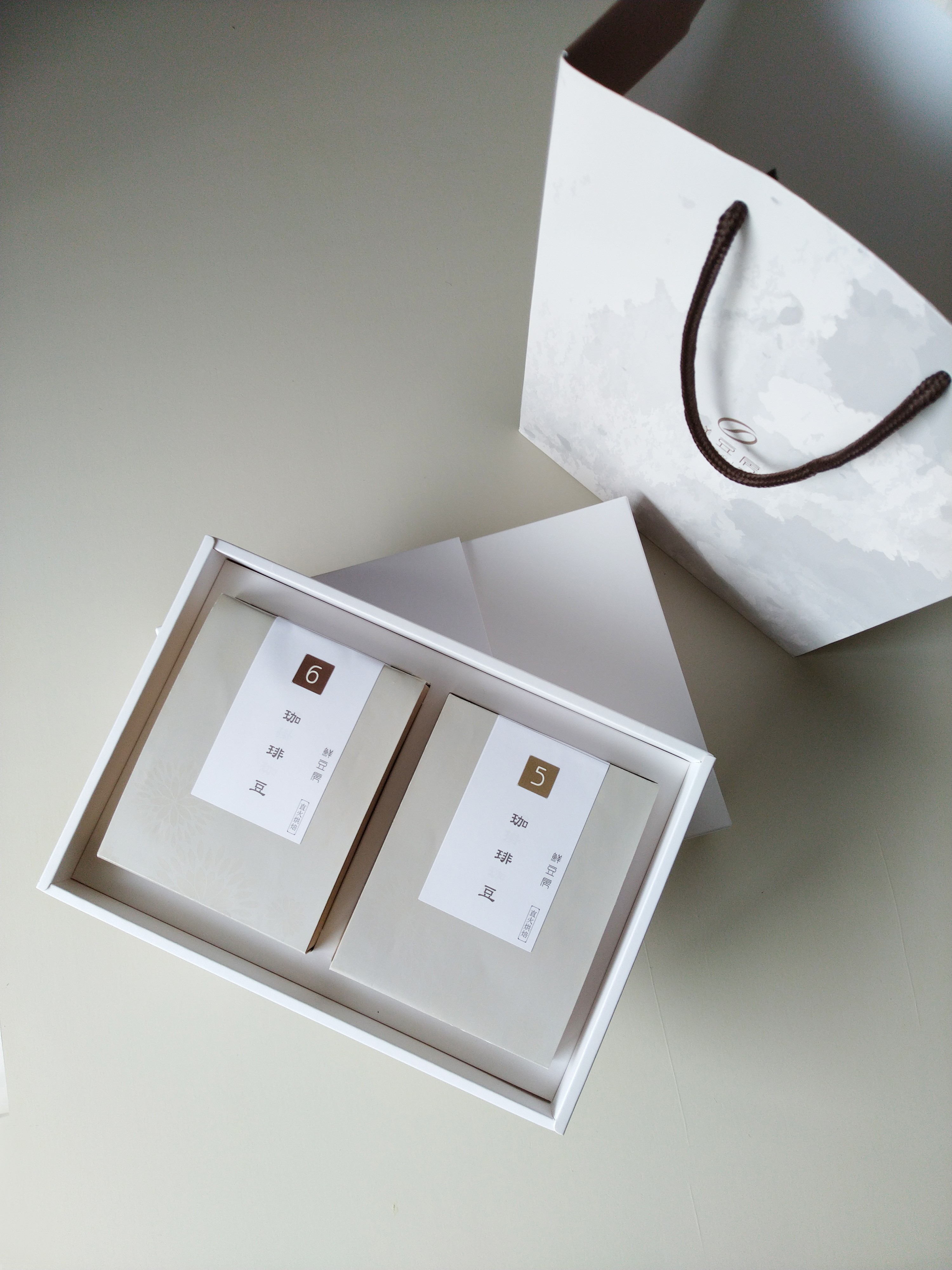 鮮豆房  咖啡禮盒 / 2個內盒+禮盒+提袋 